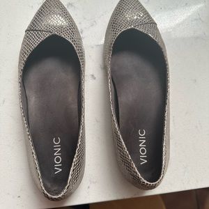 Vionic metal color leather comfort flats